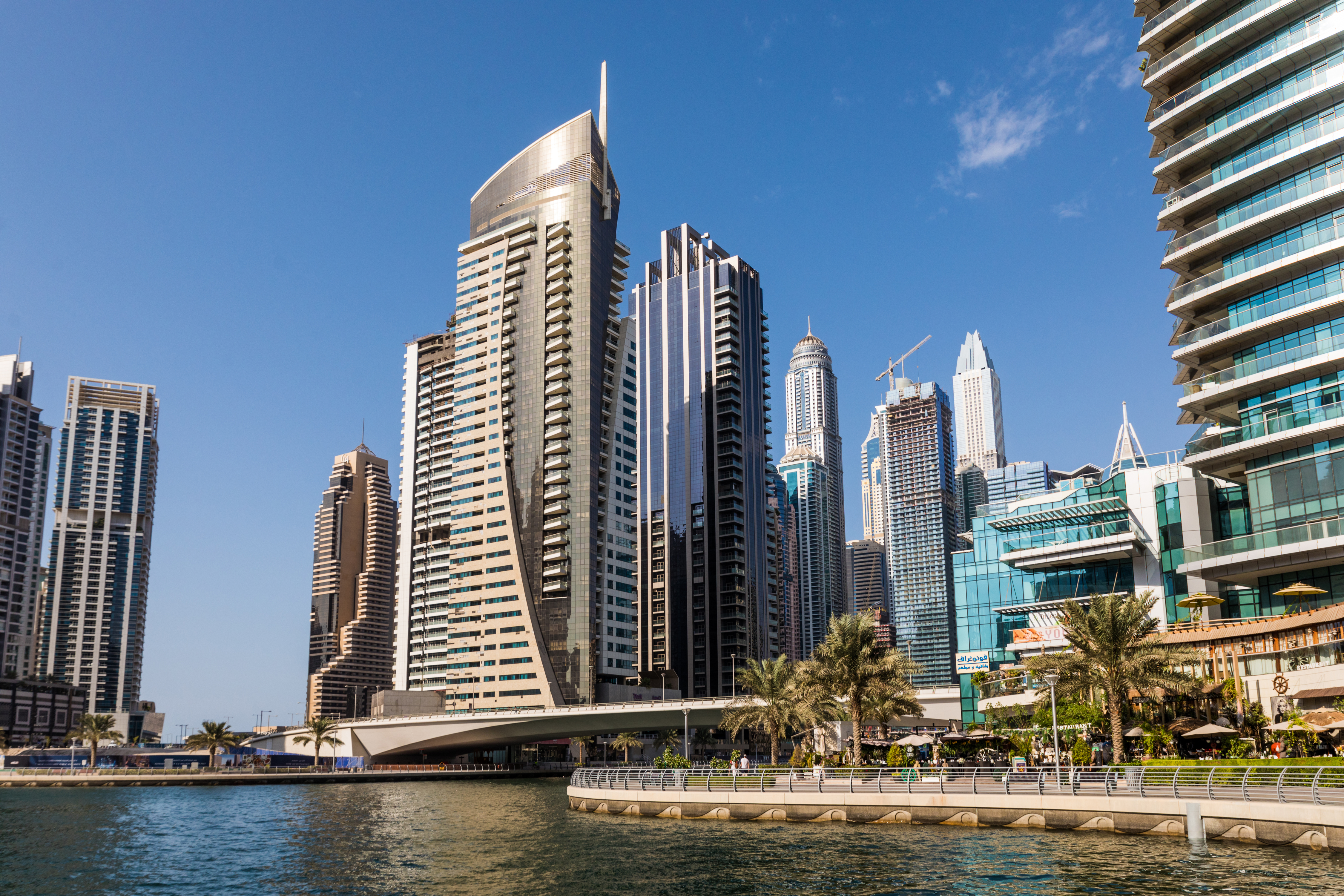 Free Zone vs. Mainland in Dubai: Which is Right for Your Indonesian Business?